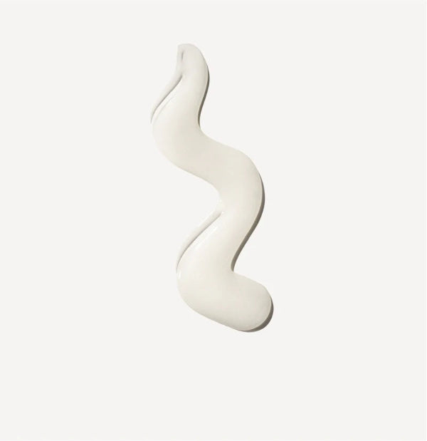 Un gel de peinado para rizos con alta definición y con fijación media flexible,
óptima para rizos, ondas y bucles fuertes e hidratados incluso en condiciones
de alta humedad.