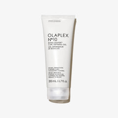 Un gel de peinado para rizos con alta definición y con fijación media flexible,
óptima para rizos, ondas y bucles fuertes e hidratados incluso en condiciones